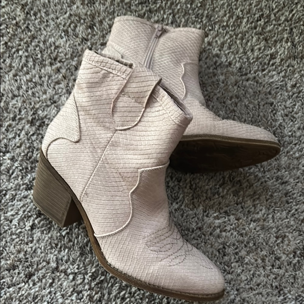Stylish Women's Western Ankle Boots in Light Pink